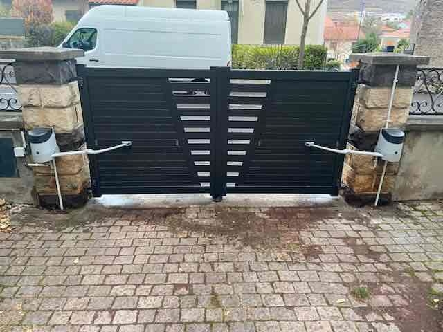 Installation d'un portail battant motorisé à Clermont-Ferrand